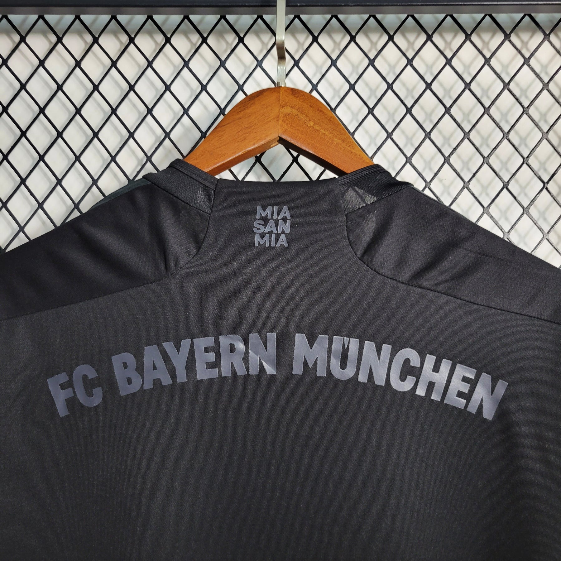 Camisa Bayern Edição Especial Black 23/24 - Versão Torcedor