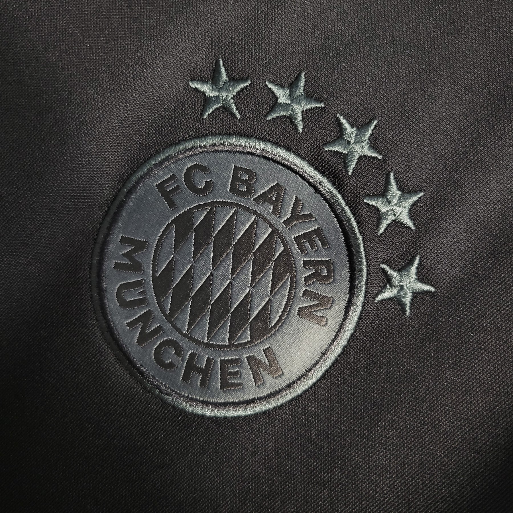 Camisa Bayern Edição Especial Black 23/24 - Versão Torcedor