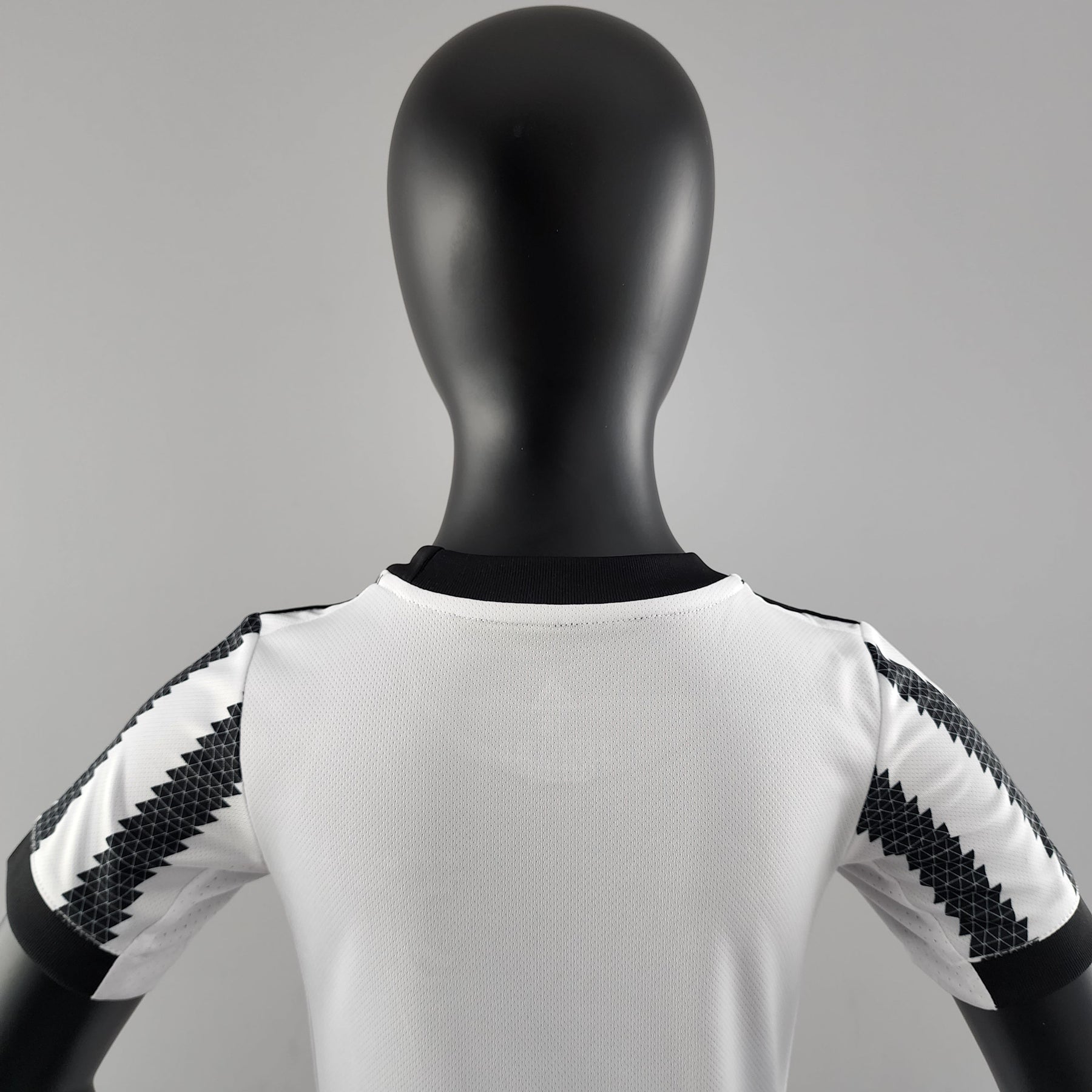 Kit Infantil Juventus Titular 22/23